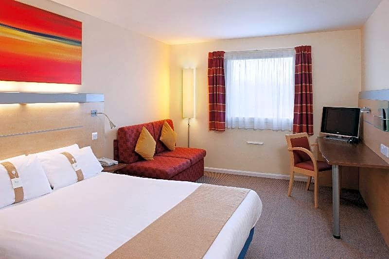 Holiday Inn Express Cardiff Airport