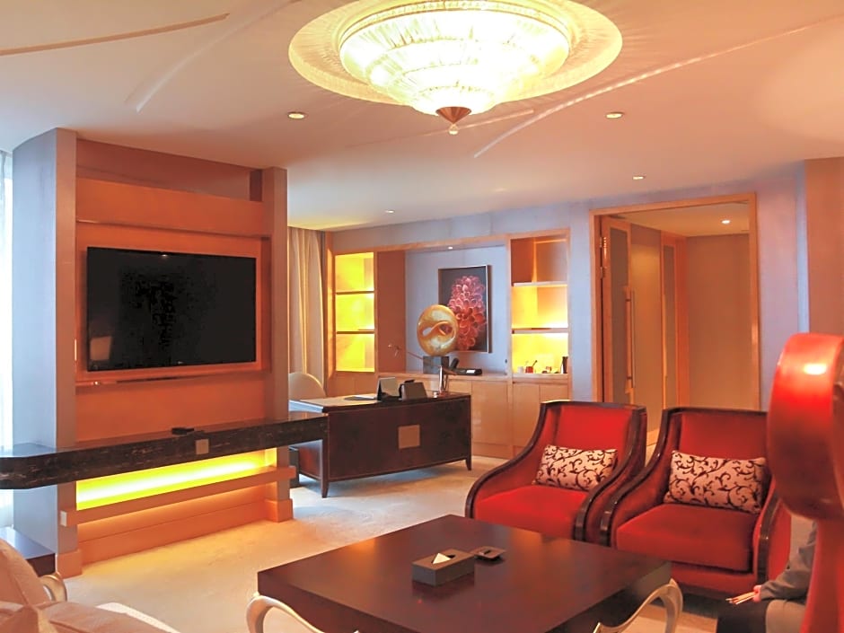 Pullman Linyi Lushang Hotel