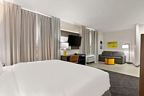 1 King Bed Suite Nonsmoking Accessible