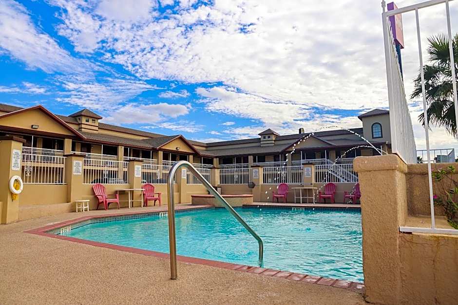 OYO Hotel McAllen Airport South - 1 mi from McAllen Medical Center