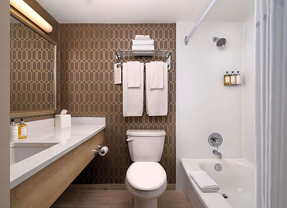 Chateau Victoria Hotel & Suites