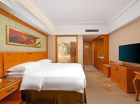 Vienna Hotel Shenzhen Gongming Nanhuan Road