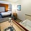 Holiday Inn Express Hotel & Suites Detroit-Utica By IHG
