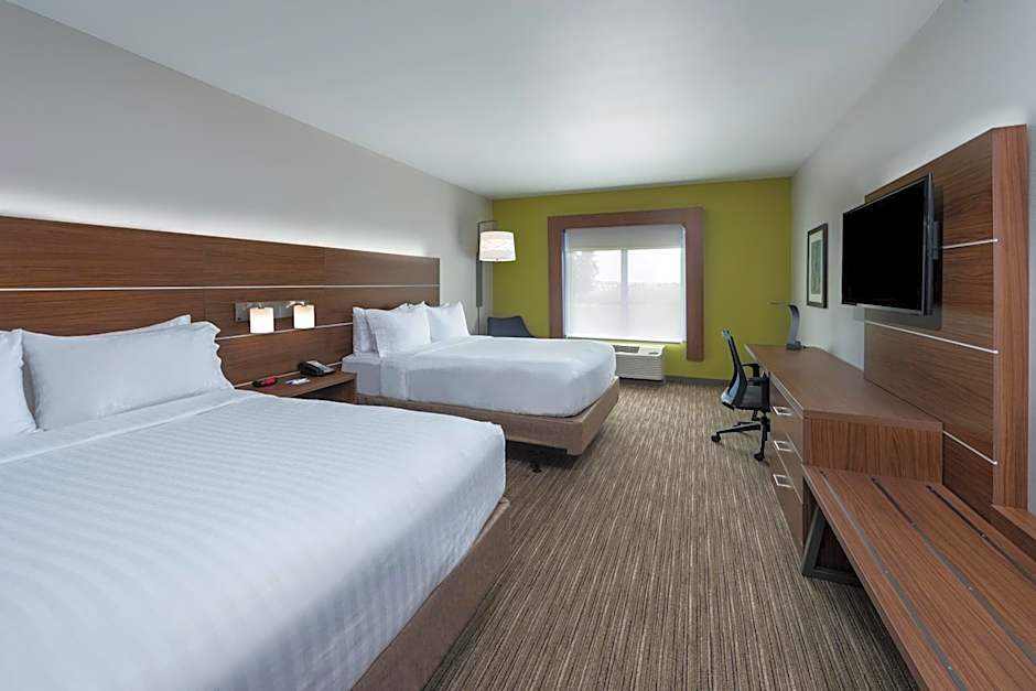 Photo 1 of 5 of 2 Queen Beds, Mobility Accessible, Bathtub