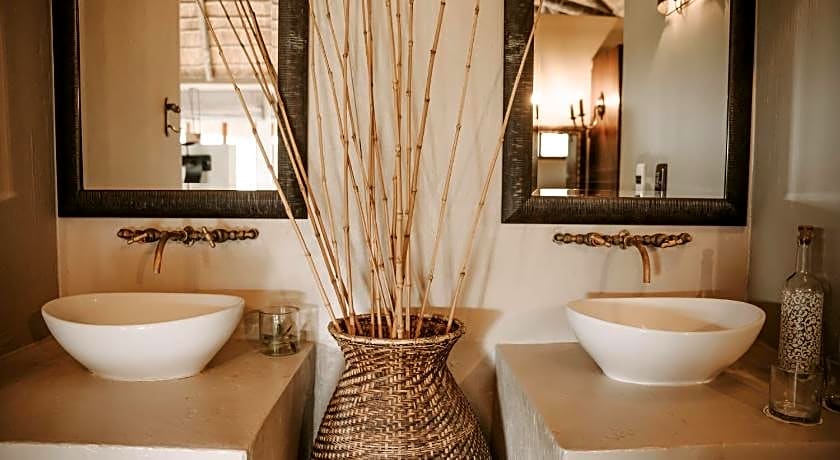 Bukela Game Lodge - Amakhala Game Reserve