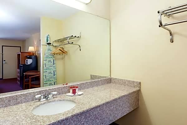 America's Best Value Inn & Suites Bakersfield Central