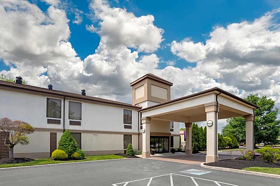Quality Inn & Suites NJ State Capital Area