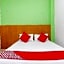 OYO 850 Gold Star Hotel