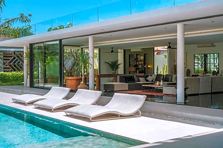 Villa Bull House: Amazing 6 Bedrooms Contemporary Villa in Seminyak