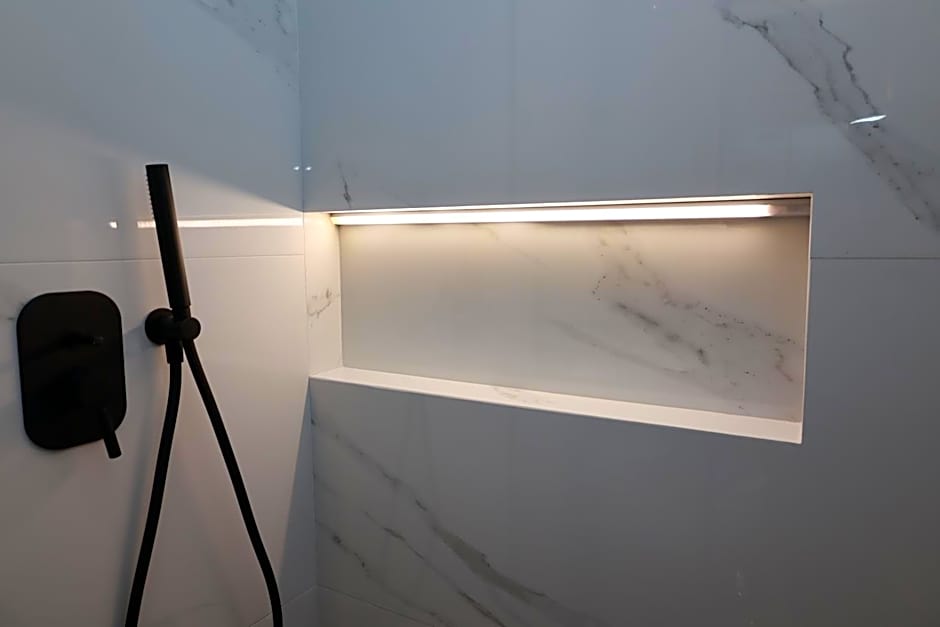 Paris-Irini Studios And Apartments