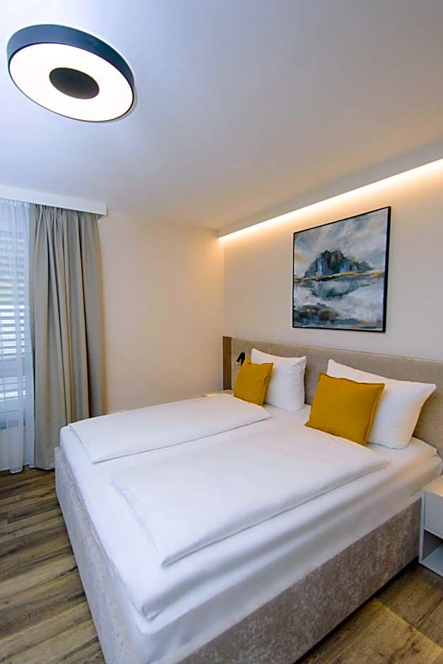 Hotel TwentyFour Living