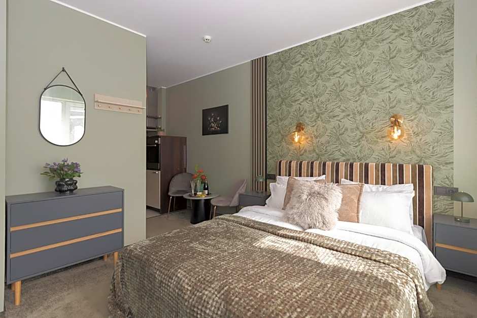 Happy Inn Rooms & Suites