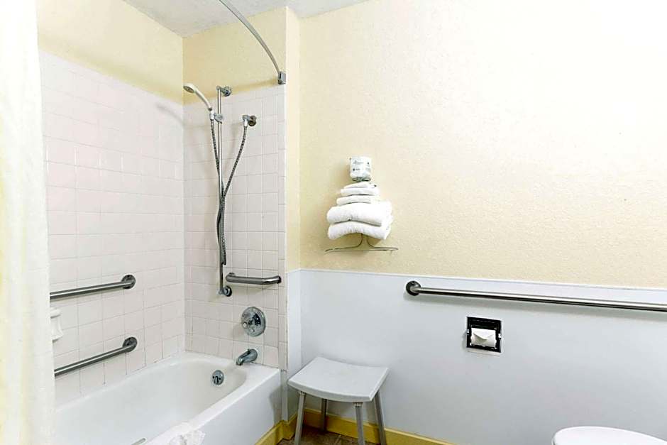 Super 8 by Wyndham Bath Hammondsport Area
