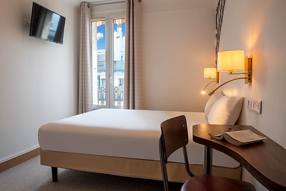 Au Pacific Hotel