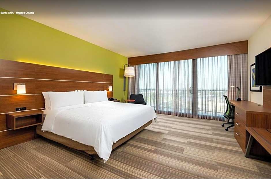 Holiday Inn Express & Suites Santa Ana - Orange County By IHG