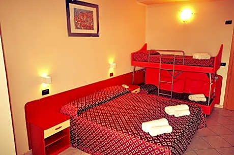 Quadruple Room with Balcony and Lateral Sea View