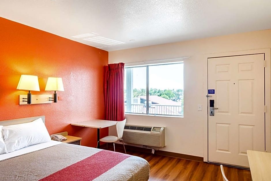 Motel 6-Redding, CA - Central