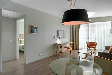 Executive Queen Suite - Non-Smoking