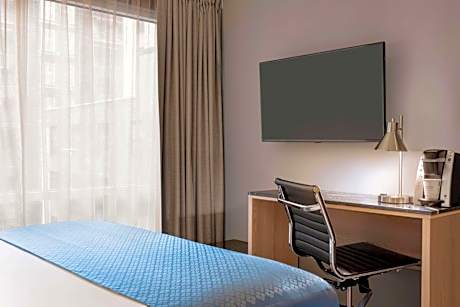 King Room with Empire View - Non-Smoking