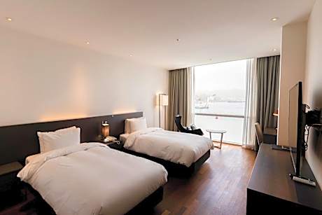 Deluxe Twin Room with Sea View