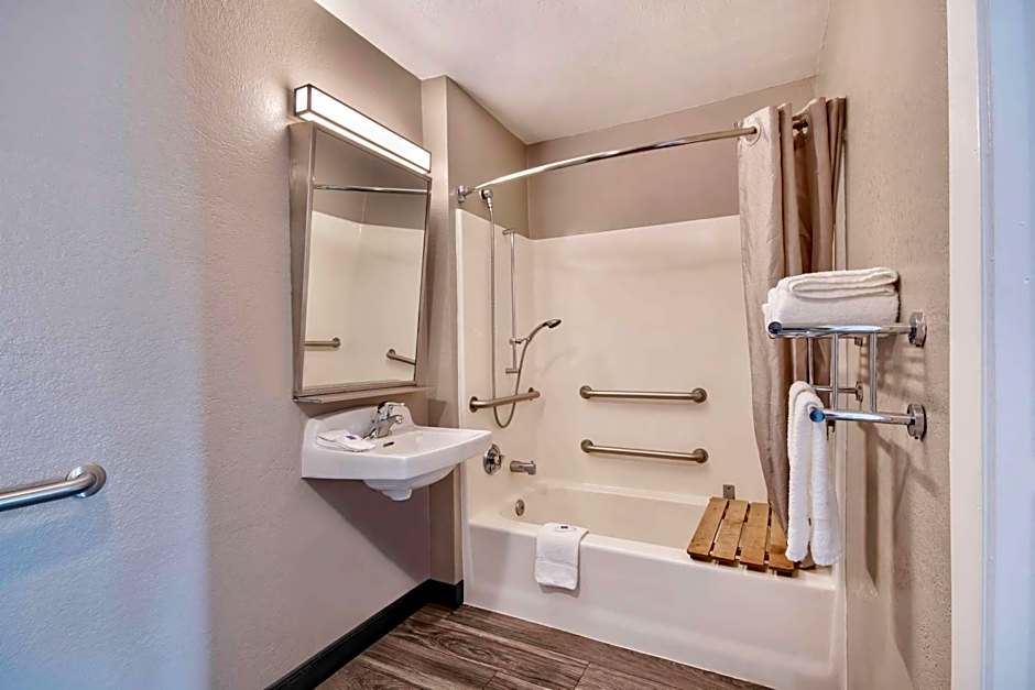 Motel 6 Monterey - Marina