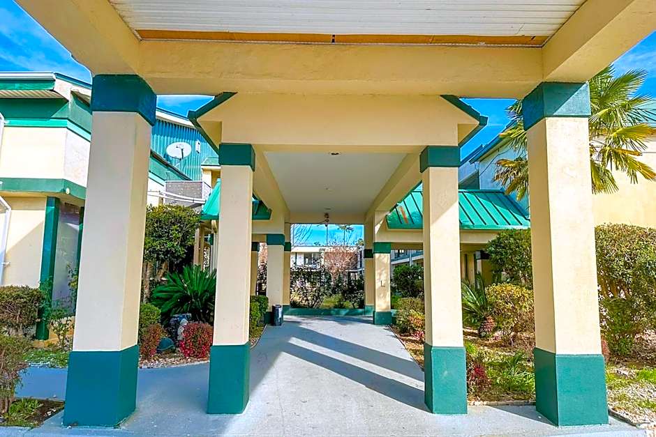 Super Inn & Suites by OYO Milledgeville