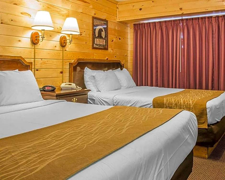 Cabins of Mackinac & Lodge