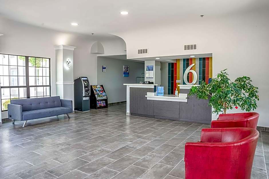 Studio 6 Claremore OK