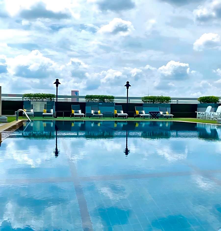 Evergreen Place Siam by UHG