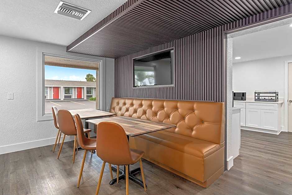 Super 8 by Wyndham Kissimmee-Orlando