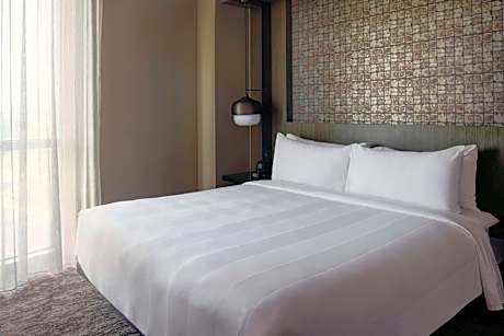 One Bedroom King Suite with Sofa Bed - Club Level