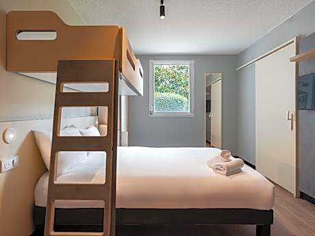 Standard Room Accessible for People with Reduced Mobility, with 1 Double Bed and 1 Single Bed