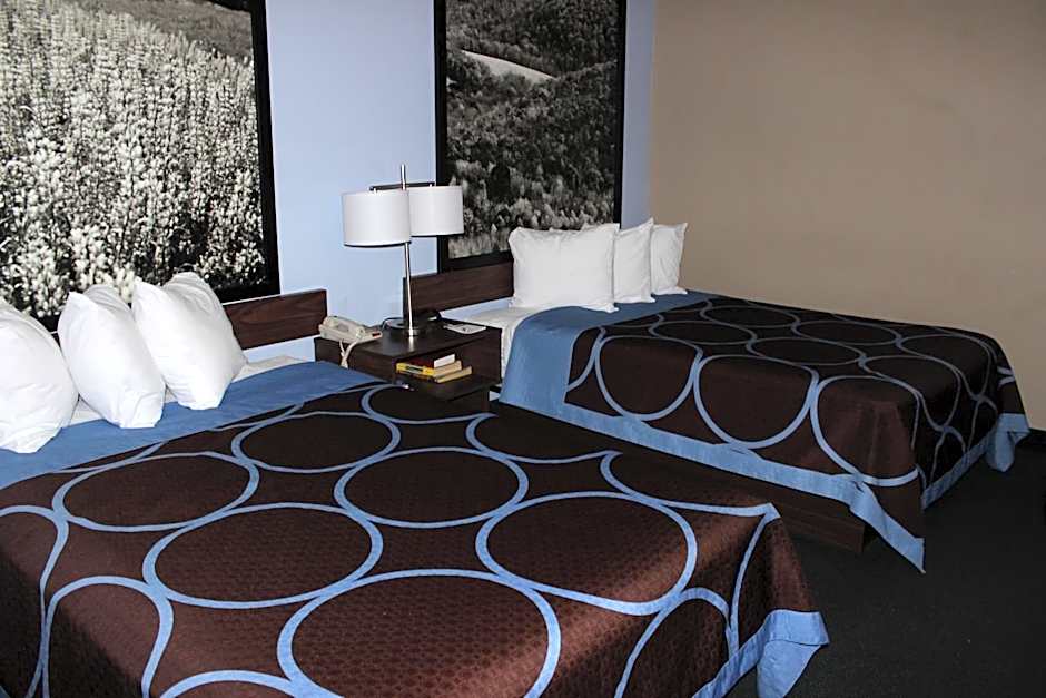 Super 8 by Wyndham East Stroudsburg/Poconos 