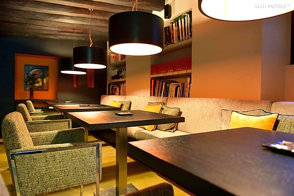 Charming House DD724