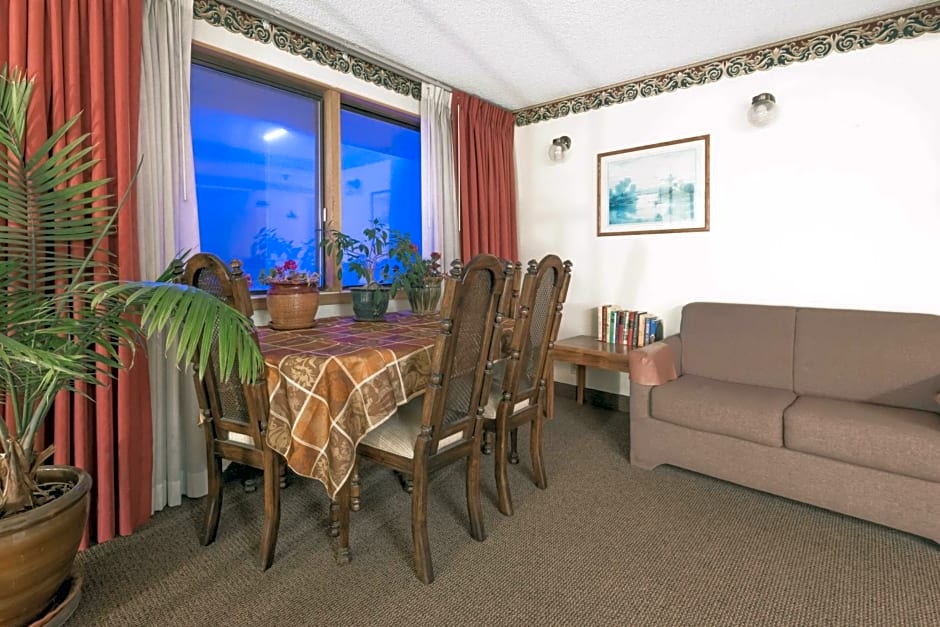 Super 8 by Wyndham Laramie