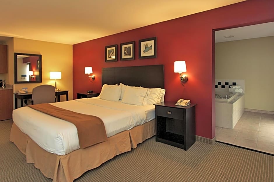 Holiday Inn Express Hotel & Suites Defiance