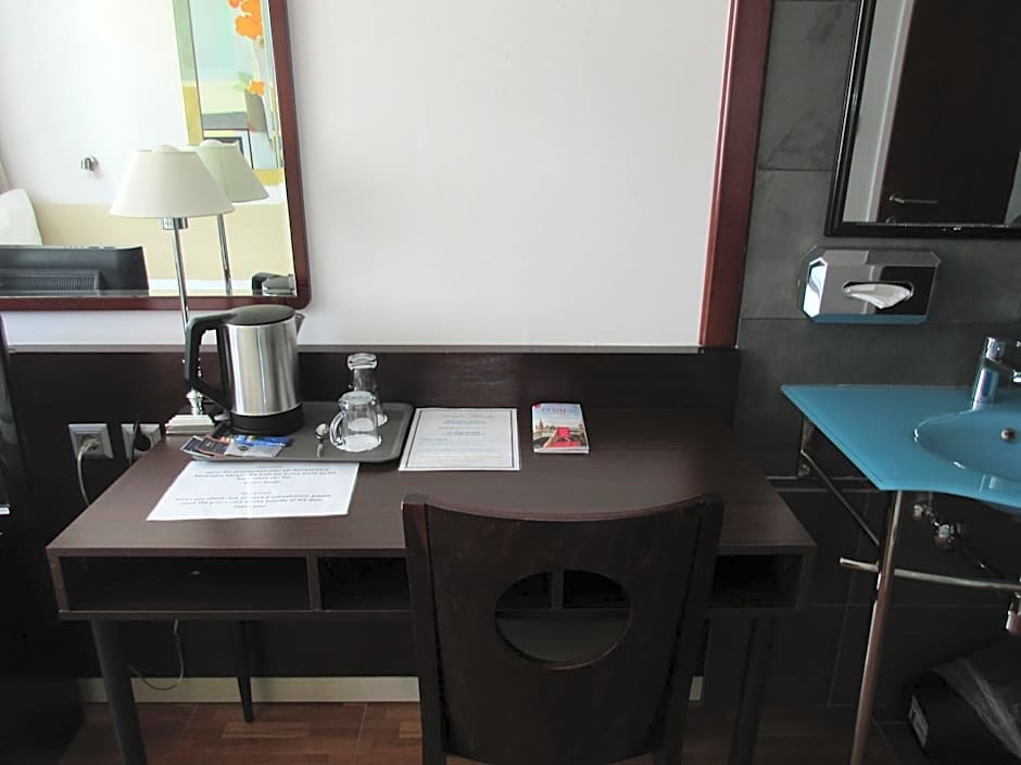 Hotel Attaché