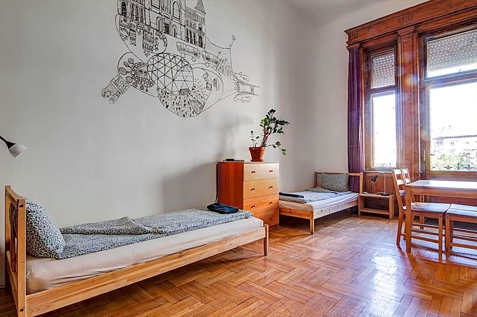 Pal's Hostel and Apartments