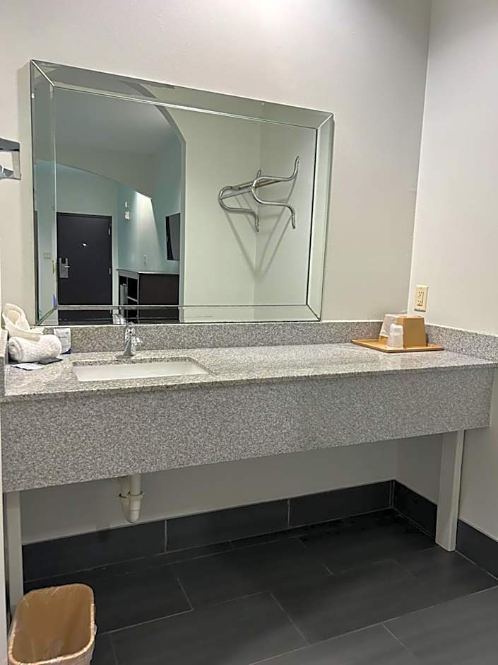 Regency Inn & Suites