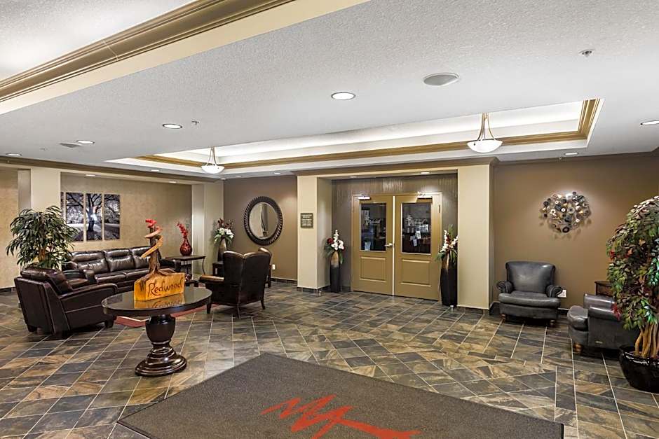 Redwood Inn & Suites