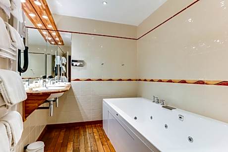 Non Sea View Apartment (5 Adults)