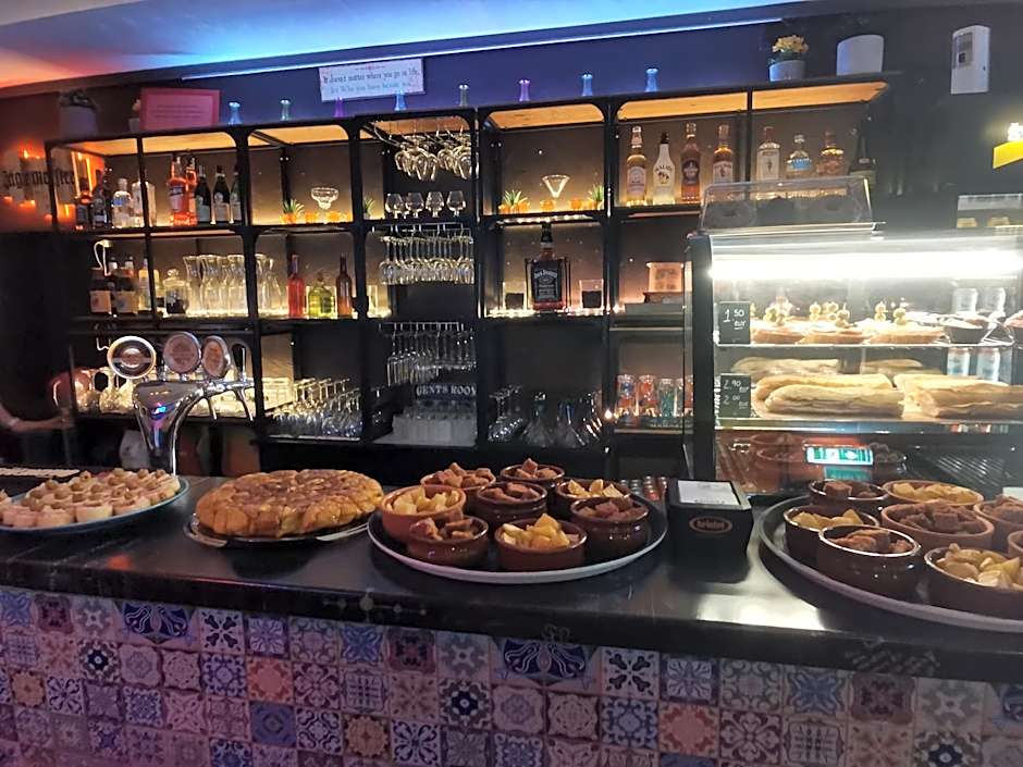 Tiki Taka Hostel & Pub