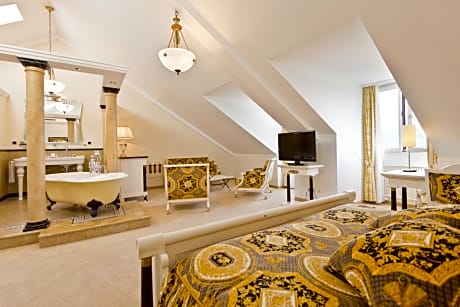 Deluxe Double or Twin Room with Lake View