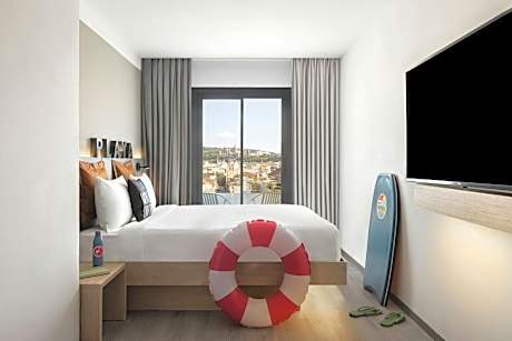Moxy Queen Room with City View