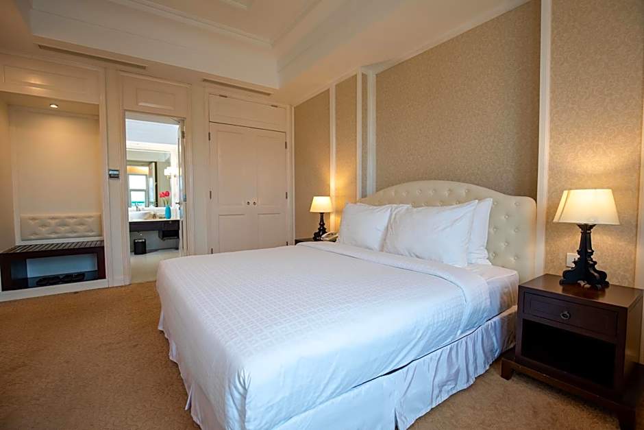 Photo 1 of 13 of Executive Suite, City View