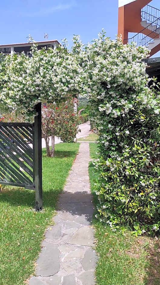 Donatos Apartments & Studios