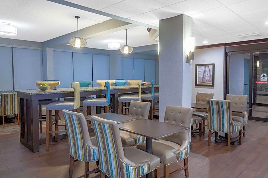 Wingate by Wyndham Charleston Coliseum