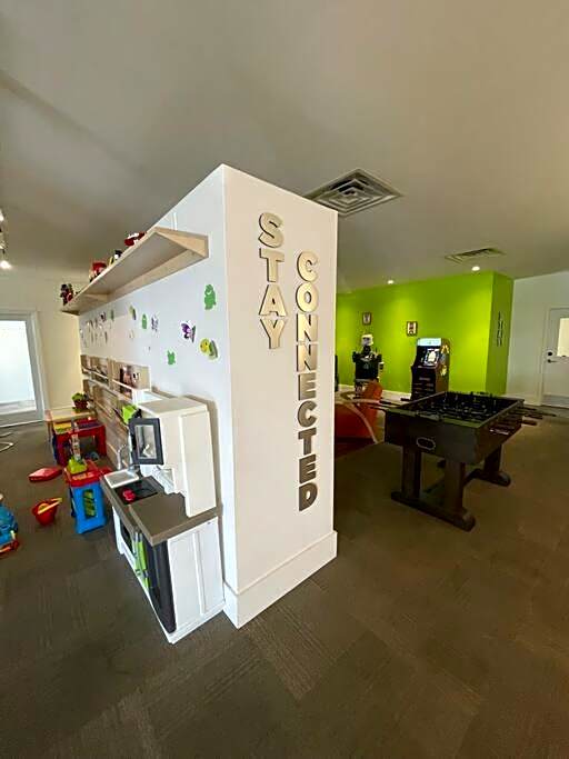 Newly Room in cozy hotel with Super location to the Parks