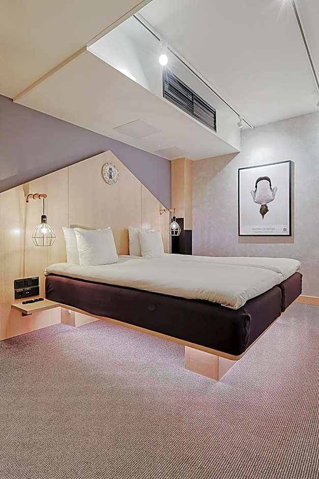 Hotel With Urban Deli