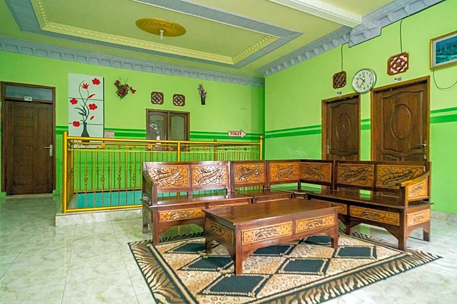 RedDoorz Syariah near Batu Night Spectacular 3